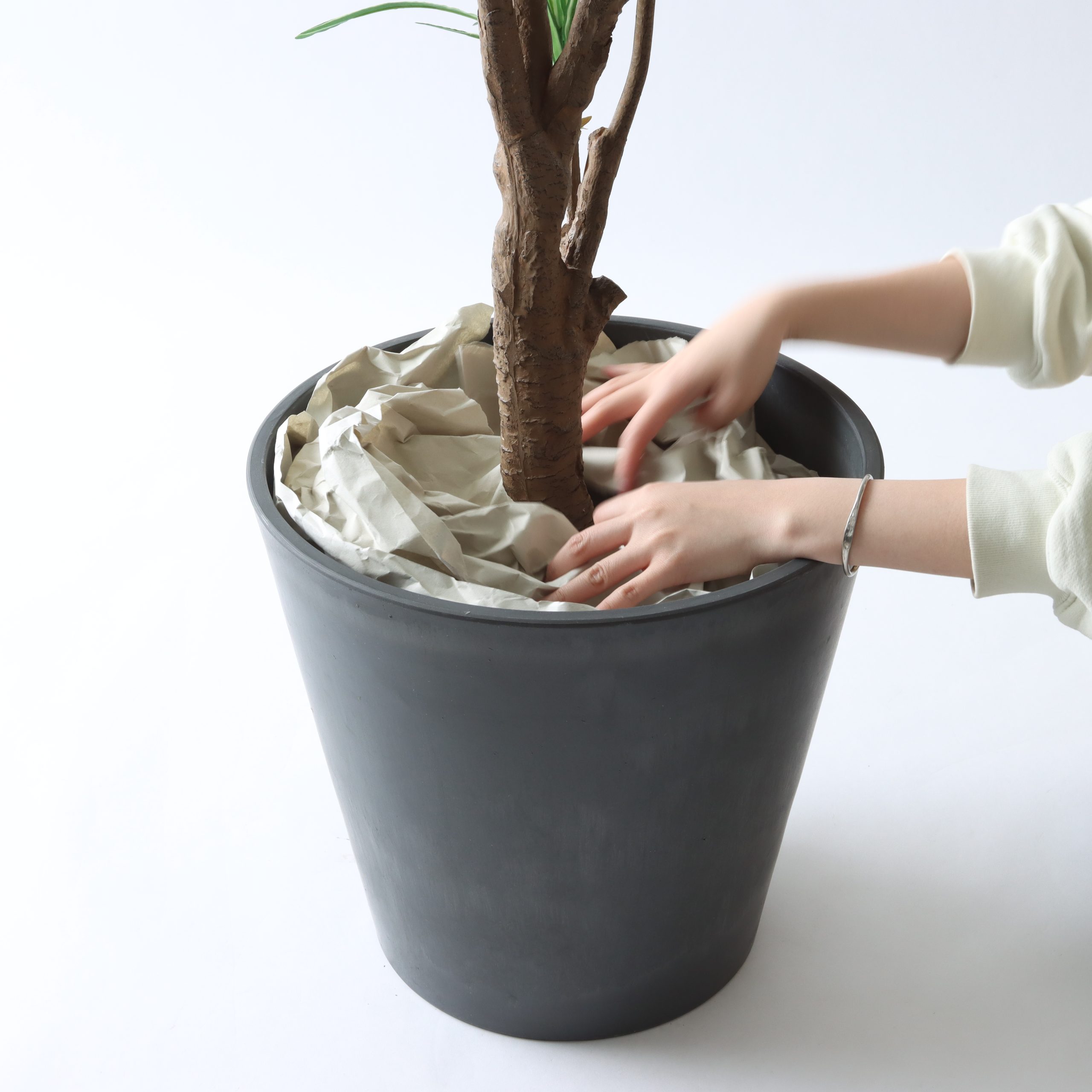 ヤシの繊維をのせる前に紙をセット